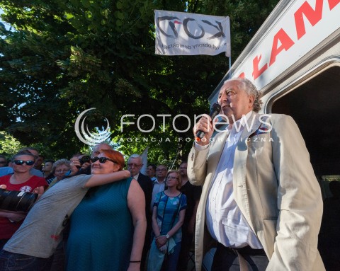  07.06.2018 WARSZAWA<br />KOD ZAKONCZYL PROTEST POD KPRM W WARSZAWIE<br />N/Z ANDRZEJ RZEPLINSKI JERZY STEPIEN<br /> 