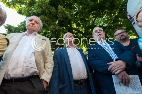  07.06.2018 WARSZAWA<br />KOD ZAKONCZYL PROTEST POD KPRM W WARSZAWIE<br />N/Z ANDRZEJ RZEPLINSKI JERZY STEPIEN<br /> 