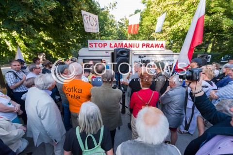 KOD zakończył protest pod Kancelarią Premiera w Warszawie
