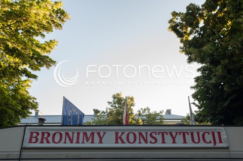  07.06.2018 WARSZAWA<br />KOD ZAKONCZYL PROTEST POD KPRM W WARSZAWIE<br />N/Z PRZYCZEPA BRONIMY KONSTYTUCJI<br /> 
