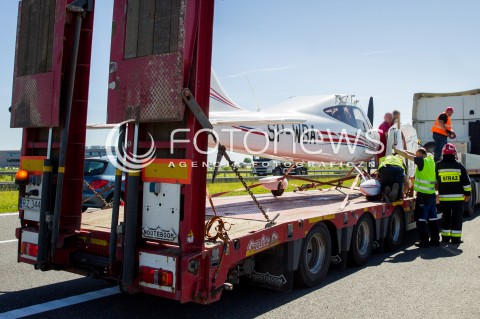  07.06.2018 JASIONKA AUTOSTRADA A4<br />
AWARYJNE LADOWANIE SAMOLOTU TECNAM P2008 NA AUTOSTRADZIE A4 W POBLIZU LOTNISKA RZESZOW JASIONKA. NA POKLADZIE BYLO 2 CZLONKOW ZALOGI. PODCZAS PODCHODZENIA DO LADOWANIA SILNIK ZGASL I KONIECZNE BYLO LADOWANIE NA AUTOSTRADZIE. <br />
N/Z SAMOLOT TECNAM P2008 REJESTRACJA SP-WBA<br />
 