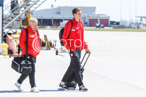  07.06.2018 LOTNISKO RZESZOW JASIONKA<br />ODLOT REPREZENTACJI POLSKI PILKARZY PO ZGRUPOWANIU W ARLAMOWIE NA MECZ DO POZNANIA <br />N/Z WOJCIECH SZCZESNY JACEK JAROSZEWSKI<br /> 