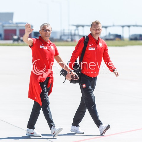  07.06.2018 LOTNISKO RZESZOW JASIONKA<br />ODLOT REPREZENTACJI POLSKI PILKARZY PO ZGRUPOWANIU W ARLAMOWIE NA MECZ DO POZNANIA <br />N/Z TRENER ADAM NAWALKA BOGDAN ZAJAC<br /> 