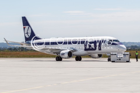  07.06.2018 LOTNISKO RZESZOW JASIONKA<br />ODLOT REPREZENTACJI POLSKI PILKARZY PO ZGRUPOWANIU W ARLAMOWIE NA MECZ DO POZNANIA <br />N/Z SAMOLOT POLSKIE LINIE PLL LOT EMBRAER 175 REJESTRACJA SP-LIN<br /> 