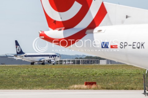  07.06.2018 LOTNISKO RZESZOW JASIONKA<br />ODLOT REPREZENTACJI POLSKI PILKARZY PO ZGRUPOWANIU W ARLAMOWIE NA MECZ DO POZNANIA <br />N/Z SAMOLOT POLSKIE LINIE PLL LOT EMBRAER 175 REJESTRACJA SP-LIN<br /> 