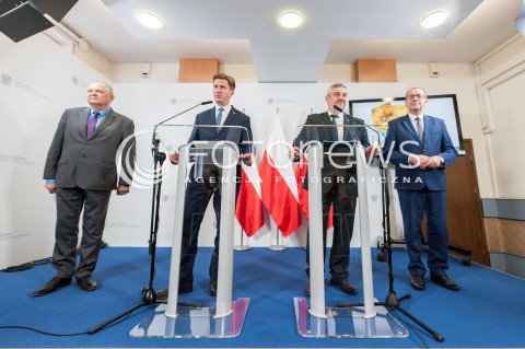  22.06.2018 WARSZAWA<br />KONFERENCJA NA TEMAT SUSZY W MINISTERSTWIE ROLNICTWA<br />N/Z JAN KRZYSZTOF ARDANOWSKI RAFAL ROMANOWSKI RYSZARD ZARUDZKI JACEK BOGUCKI<br /> 