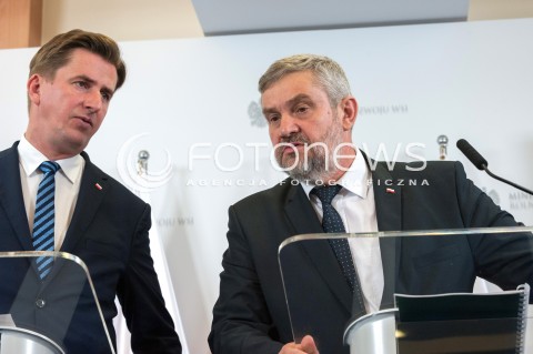  22.06.2018 WARSZAWA<br />KONFERENCJA NA TEMAT SUSZY W MINISTERSTWIE ROLNICTWA<br />N/Z JAN KRZYSZTOF ARDANOWSKI RAFAL ROMANOWSKI<br /> 