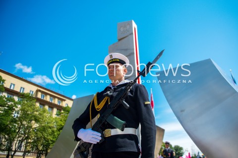  24.06.2018 GDYNIA<br />SWIETO MARYNARKI WOJENNEJ RP Z UDZIALEM PREZYDENTA ANDRZEJA DUDY <br />N/Z ZOLNIERZ NA TLE POMNIKA POLSKI MORSKIEJ<br /> 
