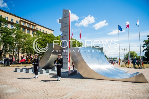  24.06.2018 GDYNIA<br />SWIETO MARYNARKI WOJENNEJ RP Z UDZIALEM PREZYDENTA ANDRZEJA DUDY <br />N/Z ZOLNIERZE POD POMNIKIEM POLSKI MORSKIEJ<br /> 