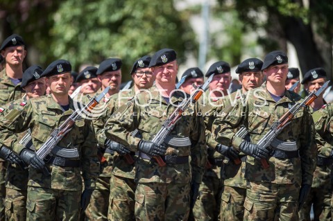  24.06.2018 GDYNIA<br />SWIETO MARYNARKI WOJENNEJ RP Z UDZIALEM PREZYDENTA ANDRZEJA DUDY <br />N/Z DEFILADA ZOLNIERZY<br /> 