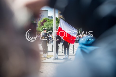  24.06.2018 GDYNIA<br />SWIETO MARYNARKI WOJENNEJ RP Z UDZIALEM PREZYDENTA ANDRZEJA DUDY <br />N/Z ZOLNIERZE WCIAGAJACY NA MASZT FLAGE POLSKI<br /> 