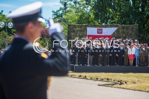  24.06.2018 GDYNIA<br />SWIETO MARYNARKI WOJENNEJ RP Z UDZIALEM PREZYDENTA ANDRZEJA DUDY <br />N/Z ZOLNIEZ SALUTUJACY PODCZAS DEFILADY WRAZ Z OFICJELAMI W TYM PREZYDENTEM ANDRZEJEM DUDA<br /> 