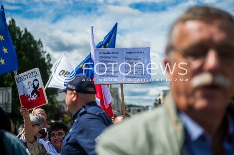  24.06.2018 GDYNIA<br />SWIETO MARYNARKI WOJENNEJ RP Z UDZIALEM PREZYDENTA ANDRZEJA DUDY <br />N/Z TRANSPARENT TU ZLAMALISCIE KONSTYTUCJE<br /> 