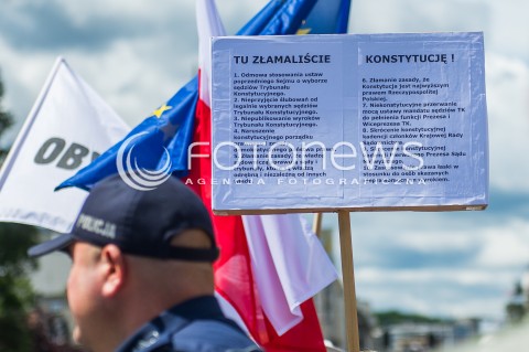  24.06.2018 GDYNIA<br />SWIETO MARYNARKI WOJENNEJ RP Z UDZIALEM PREZYDENTA ANDRZEJA DUDY <br />N/Z TRANSPARENT TU ZLAMALISCIE KONSTYTUCJE<br /> 