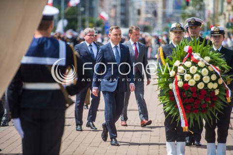  24.06.2018 GDYNIA<br />SWIETO MARYNARKI WOJENNEJ RP Z UDZIALEM PREZYDENTA ANDRZEJA DUDY <br />N/Z PREZYDENT RP ANDRZEJ DUDA SKLADA KWIATY POD POMNIKIEM POLSKI MORSKIEJ<br /> 