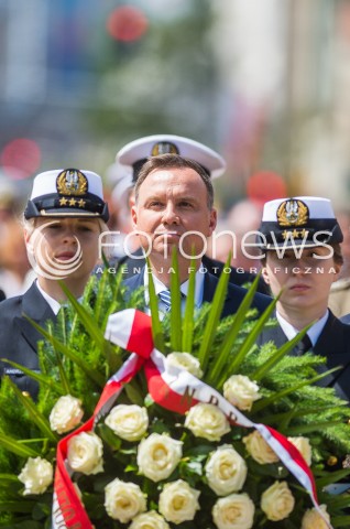  24.06.2018 GDYNIA<br />SWIETO MARYNARKI WOJENNEJ RP Z UDZIALEM PREZYDENTA ANDRZEJA DUDY <br />N/Z PREZYDENT RP ANDRZEJ DUDA SKLADA KWIATY POD POMNIKIEM POLSKI MORSKIEJ<br /> 
