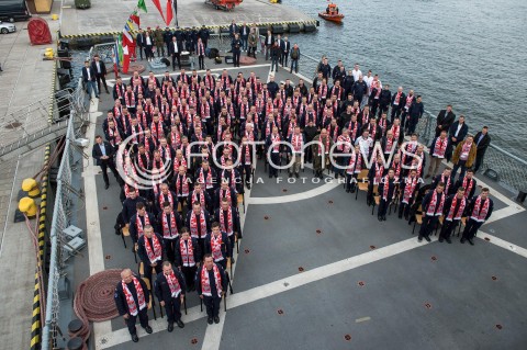  24.06.2018 GDYNIA<br />PREZYDENT ANDRZEJ DUDA KIBICUJE REPREZENTACJI POLSKI W MECZU Z KOLUMBIA NA ORP KAZIMIERZ PULASKI W GDYNI<br />N/Z DOWODCA ORP PULASKI PAWEL WERNER GENERAL JAROSLAW MIKA PREZYDENT ANDRZEJ DUDA PAWEL SOLOCH PODCZAS HYMNU POLSKI<br /> 