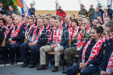  24.06.2018 GDYNIA<br />PREZYDENT ANDRZEJ DUDA KIBICUJE REPREZENTACJI POLSKI W MECZU Z KOLUMBIA NA ORP KAZIMIERZ PULASKI W GDYNI<br />N/Z DOWODCA ORP PULASKI PAWEL WERNER GENERAL JAROSLAW MIKA PREZYDENT ANDRZEJ DUDA<br /> 