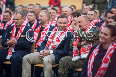  24.06.2018 GDYNIA<br />PREZYDENT ANDRZEJ DUDA KIBICUJE REPREZENTACJI POLSKI W MECZU Z KOLUMBIA NA ORP KAZIMIERZ PULASKI W GDYNI<br />N/Z DOWODCA ORP PULASKI PAWEL WERNER GENERAL JAROSLAW MIKA PREZYDENT ANDRZEJ DUDA<br /> 