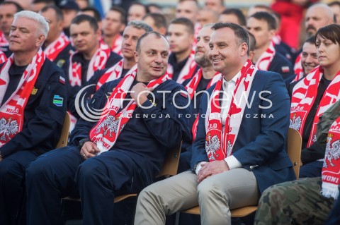  24.06.2018 GDYNIA<br />PREZYDENT ANDRZEJ DUDA KIBICUJE REPREZENTACJI POLSKI W MECZU Z KOLUMBIA NA ORP KAZIMIERZ PULASKI W GDYNI<br />N/Z DOWODCA ORP PULASKI PAWEL WERNER PREZYDENT ANDRZEJ DUDA<br /> 