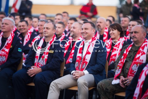  24.06.2018 GDYNIA<br />PREZYDENT ANDRZEJ DUDA KIBICUJE REPREZENTACJI POLSKI W MECZU Z KOLUMBIA NA ORP KAZIMIERZ PULASKI W GDYNI<br />N/Z DOWODCA ORP PULASKI PAWEL WERNER GENERAL JAROSLAW MIKA PREZYDENT ANDRZEJ DUDA<br /> 