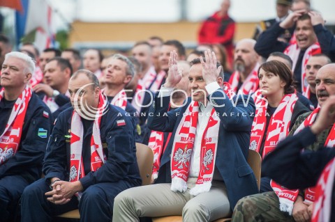  24.06.2018 GDYNIA<br />PREZYDENT ANDRZEJ DUDA KIBICUJE REPREZENTACJI POLSKI W MECZU Z KOLUMBIA NA ORP KAZIMIERZ PULASKI W GDYNI<br />N/Z DOWODCA ORP PULASKI PAWEL WERNER GENERAL JAROSLAW MIKA PREZYDENT ANDRZEJ DUDA EMOCJE<br /> 
