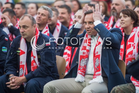  24.06.2018 GDYNIA<br />PREZYDENT ANDRZEJ DUDA KIBICUJE REPREZENTACJI POLSKI W MECZU Z KOLUMBIA NA ORP KAZIMIERZ PULASKI W GDYNI<br />N/Z DOWODCA ORP PULASKI PAWEL WERNER PREZYDENT ANDRZEJ DUDA EMOCJE<br /> 