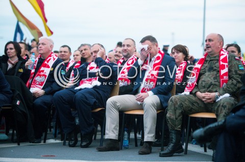  24.06.2018 GDYNIA<br />PREZYDENT ANDRZEJ DUDA KIBICUJE REPREZENTACJI POLSKI W MECZU Z KOLUMBIA NA ORP KAZIMIERZ PULASKI W GDYNI<br />N/Z DOWODCA ORP PULASKI PAWEL WERNER PREZYDENT ANDRZEJ DUDA EMOCJE PO BRAMCE NA 0:2 DLA KOLUMBII<br /> 