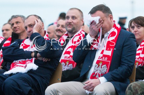  24.06.2018 GDYNIA<br />PREZYDENT ANDRZEJ DUDA KIBICUJE REPREZENTACJI POLSKI W MECZU Z KOLUMBIA NA ORP KAZIMIERZ PULASKI W GDYNI<br />N/Z DOWODCA ORP PULASKI PAWEL WERNER PREZYDENT ANDRZEJ DUDA EMOCJE PO BRAMCE NA 0:2 DLA KOLUMBII<br /> 