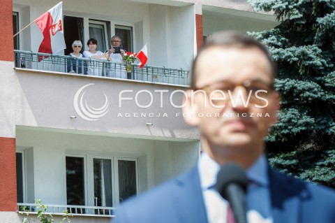  30.06.2018 RZESZOW<br />KONFERENCJA PRASOWA PREMIERA MATEUSZA MORAWIECKIEGO DOTYCZACA LIKWIDACJI UZYTKOWANIA WIECZYSTEGO <br />N/Z PREMIER MATEUSZ MORAWIECKI MIESZKANCY NA BALKONIE<br /> 