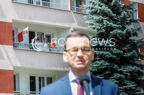  30.06.2018 RZESZOW<br />KONFERENCJA PRASOWA PREMIERA MATEUSZA MORAWIECKIEGO DOTYCZACA LIKWIDACJI UZYTKOWANIA WIECZYSTEGO <br />N/Z PREMIER MATEUSZ MORAWIECKI MIESZKANCY NA BALKONIE<br /> 