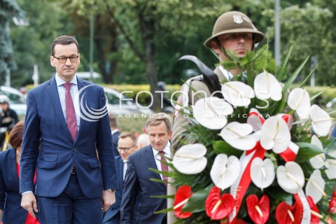 Złożenie kwiatów przez premiera Mateusza Morawieckeigo pod pomnikami w Rzeszowie