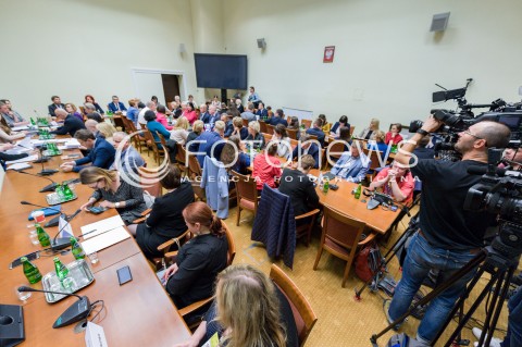  02.07.2018 WARSZAWA SEJM <br />POSIEDZENIE KOMISJI POLITYKI SPOLECZNEJ<br />PRACE NAD ZAOSTRZENIEM PRAWA ABORCYJNEGO <br />N/Z UCZESTNICY WYDARZENIA SALA<br /> 