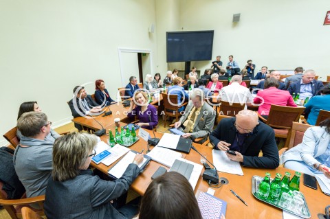  02.07.2018 WARSZAWA SEJM <br />POSIEDZENIE KOMISJI POLITYKI SPOLECZNEJ<br />PRACE NAD ZAOSTRZENIEM PRAWA ABORCYJNEGO <br />N/Z UCZESTNICY WYDARZENIA JANUSZ SNIADEK BERNADETA KRYNICKA<br /> 