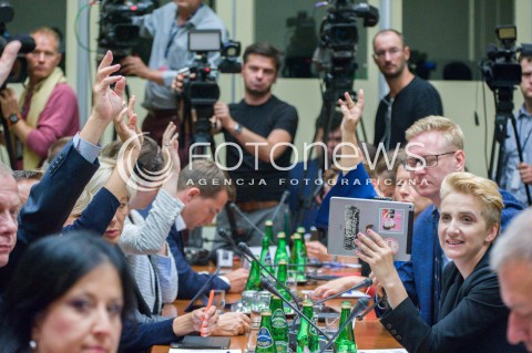  02.07.2018 WARSZAWA SEJM <br />POSIEDZENIE KOMISJI POLITYKI SPOLECZNEJ<br />PRACE NAD ZAOSTRZENIEM PRAWA ABORCYJNEGO <br />N/Z UCZESTNICY WYDARZENIA GLOSOWANIE PAULINA SCHEURING WIELGUS<br /> 