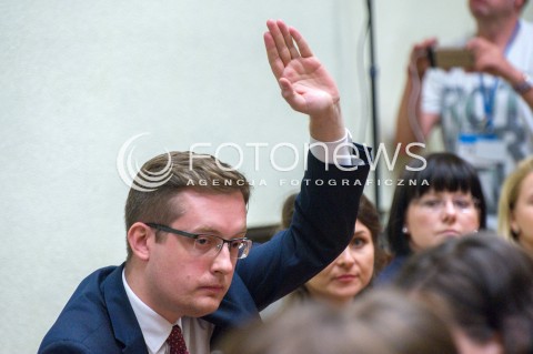  02.07.2018 WARSZAWA SEJM <br />POSIEDZENIE KOMISJI POLITYKI SPOLECZNEJ<br />PRACE NAD ZAOSTRZENIEM PRAWA ABORCYJNEGO <br />N/Z ROBERT WINNICKI KAJA GODEK<br /> 