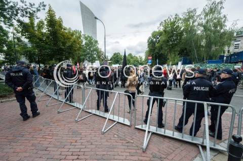  02.07.2018 WARSZAWA SEJM <br />POSIEDZENIE KOMISJI POLITYKI SPOLECZNEJ<br />PRACE NAD ZAOSTRZENIEM PRAWA ABORCYJNEGO <br />N/Z PROTESTUJACY PRZED SEJMEM<br /> 