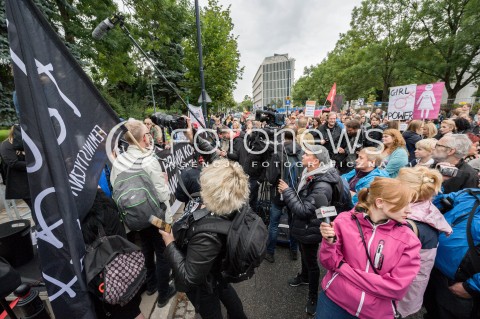  02.07.2018 WARSZAWA SEJM <br />POSIEDZENIE KOMISJI POLITYKI SPOLECZNEJ<br />PRACE NAD ZAOSTRZENIEM PRAWA ABORCYJNEGO <br />N/Z PROTESTUJACY PRZED SEJMEM<br /> 