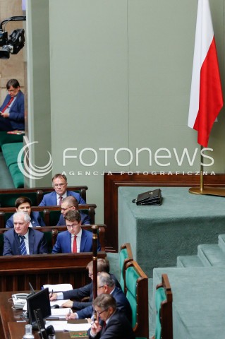  03.07.2018 WARSZAWA SEJM <br />POSIEDZENIE SEJMU <br />N/Z TECZKA FLAGA ZDJECIE ILUSTRACYJNE PIOTR MULLER JAROSLAW GOWIN<br /> 