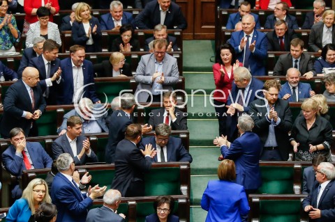  03.07.2018 WARSZAWA SEJM <br />POSIEDZENIE SEJMU <br />GLOSOWANIE NAD WNIOSKIEM O ODWOLANIE MARSZALKA MARKA KUCHCINSKIEGO <br />N/Z MAREK KUCHCINSKI POSLOWIE BRAWA GRATULACJE<br /> 