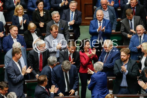  03.07.2018 WARSZAWA SEJM <br />POSIEDZENIE SEJMU <br />GLOSOWANIE NAD WNIOSKIEM O ODWOLANIE MARSZALKA MARKA KUCHCINSKIEGO <br />N/Z MAREK KUCHCINSKI POSLOWIE BRAWA GRATULACJE<br /> 