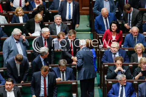  03.07.2018 WARSZAWA SEJM <br />POSIEDZENIE SEJMU <br />GLOSOWANIE NAD WNIOSKIEM O ODWOLANIE MARSZALKA MARKA KUCHCINSKIEGO <br />N/Z MAREK KUCHCINSKI POSLOWIE BRAWA GRATULACJE ANTONI MACIEREWICZ<br /> 