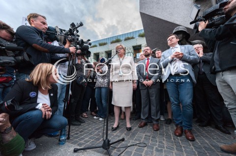  03.07.2018 WARSZAWA<br />PROTEST POD SADEM NAJWYZSZYM<br />N/Z MALGORZATA GERSDORF KRYSTIAN MARKIEWICZ<br /> 