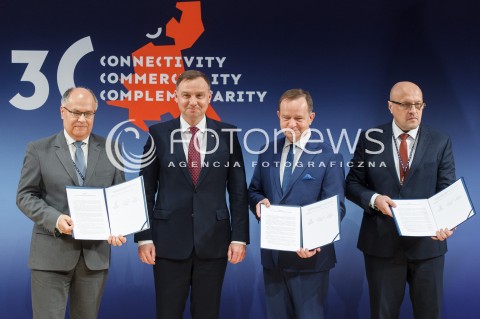  03.07.2018 JASIONKA ( RZESZOW )<br />
FORUM REGIONOW TROJMORZA <br />
PODPISANIE POROZUMIENIA WS. UTWORZENIA OBSERWATORIUM TROJMORZA <br />
Three Seas Initiative Forum of Regions <br />
Signing ceremony - Agreement on Creating the Three Seas Initiative Regions Observatory <br />
N/Z SYLWESTER CZOPEK , PREZYDENT RP ANDRZEJ DUDA , WLADYSLAW ORTYL , MAREK CIERPIAL - WOLAN	<br />
 