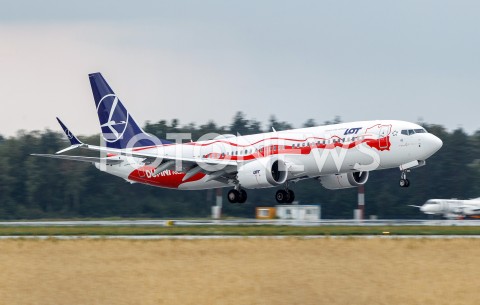  11.07.2018 LOTNISKO RZESZOW JASIONKA <br />SAMOLOT BOEING 737 MAX POLSKIE LINIE LOTNICZE PLL LOT W OKOLICZNOSCIOWYM BIALO - CZERWONYM MALOWANIU NA 100-LECIE ODZYSKANIA PRZEZ POLSKE NIEPODLEGLOSCI <br />N/Z SAMOLOT BOEING 737 - 8 MAX NIEPODLEGLOSCIOWY REJESTRACJA SP-LVD<br /> 
