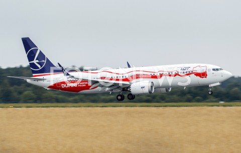  11.07.2018 LOTNISKO RZESZOW JASIONKA <br />SAMOLOT BOEING 737 MAX POLSKIE LINIE LOTNICZE PLL LOT W OKOLICZNOSCIOWYM BIALO - CZERWONYM MALOWANIU NA 100-LECIE ODZYSKANIA PRZEZ POLSKE NIEPODLEGLOSCI <br />N/Z SAMOLOT BOEING 737 - 8 MAX NIEPODLEGLOSCIOWY REJESTRACJA SP-LVD<br /> 