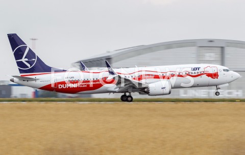  11.07.2018 LOTNISKO RZESZOW JASIONKA <br />SAMOLOT BOEING 737 MAX POLSKIE LINIE LOTNICZE PLL LOT W OKOLICZNOSCIOWYM BIALO - CZERWONYM MALOWANIU NA 100-LECIE ODZYSKANIA PRZEZ POLSKE NIEPODLEGLOSCI <br />N/Z SAMOLOT BOEING 737 - 8 MAX NIEPODLEGLOSCIOWY REJESTRACJA SP-LVD<br /> 