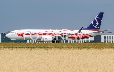  11.07.2018 LOTNISKO RZESZOW JASIONKA <br />SAMOLOT BOEING 737 MAX POLSKIE LINIE LOTNICZE PLL LOT W OKOLICZNOSCIOWYM BIALO - CZERWONYM MALOWANIU NA 100-LECIE ODZYSKANIA PRZEZ POLSKE NIEPODLEGLOSCI <br />N/Z SAMOLOT BOEING 737 - 8 MAX NIEPODLEGLOSCIOWY REJESTRACJA SP-LVD<br /> 