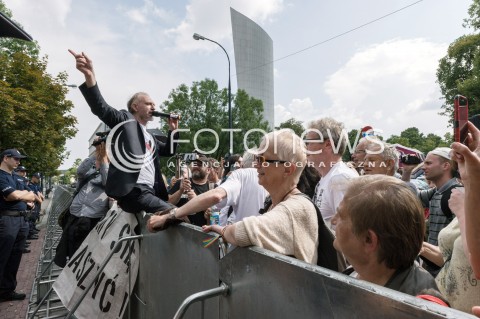  18.07.2018 WARSZAWA SEJM<br />POSIEDZENIE SEJMU<br />N/Z PROTESTUJACY PRZED WEJSCIEM DO SEJMU<br /> 