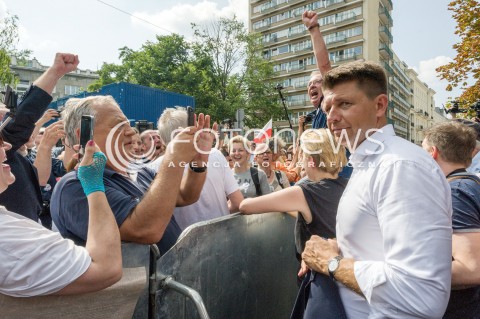  18.07.2018 WARSZAWA SEJM<br />POSIEDZENIE SEJMU<br />N/Z RYSZARD PETRU PROTESTUJACY PRZED WEJSCIEM DO SEJMU<br /> 